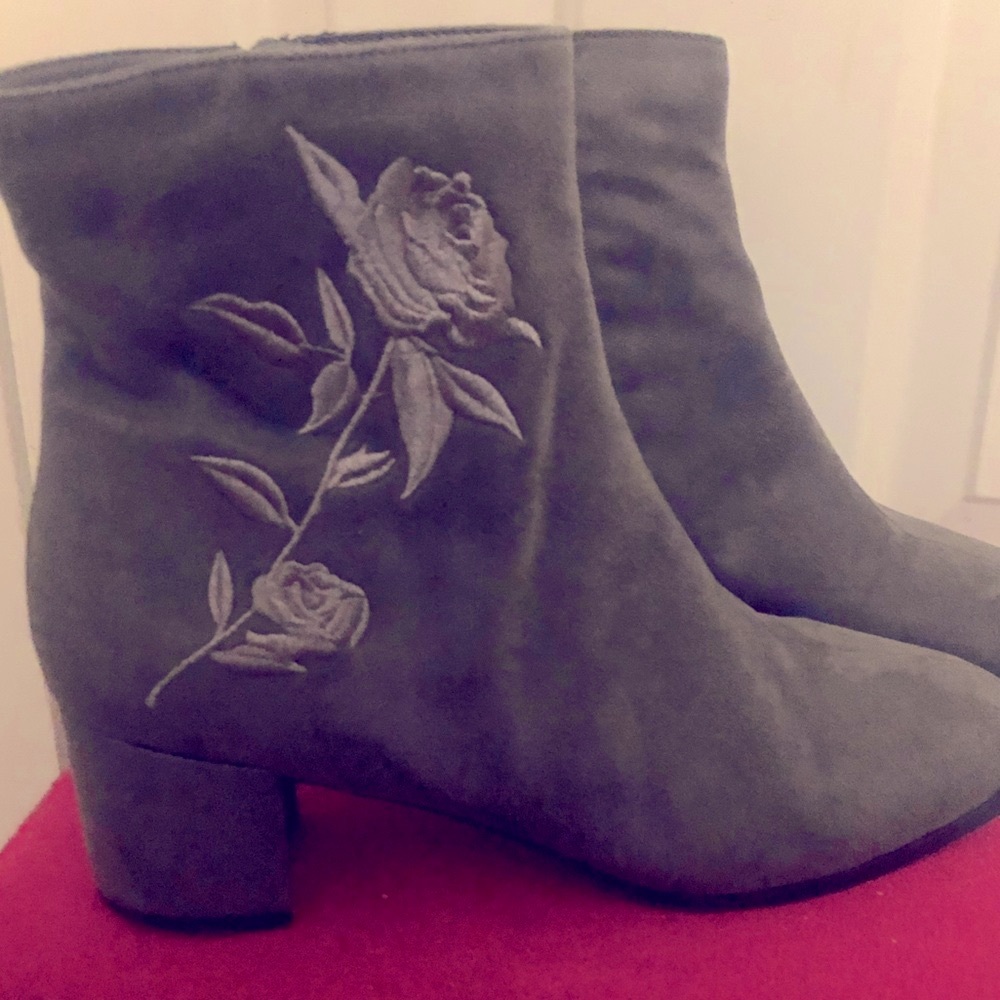 Impo suede flower embroidered booties